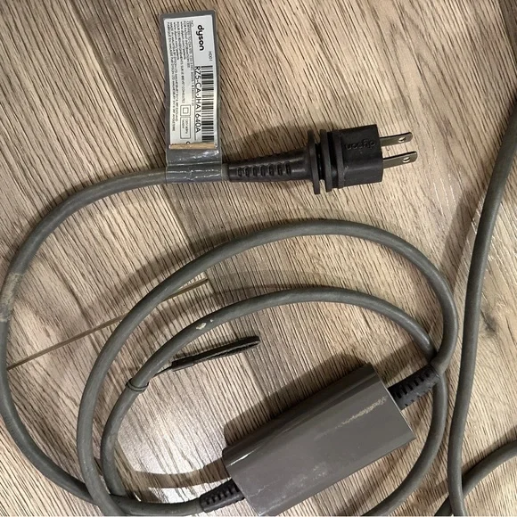 ❤️ Dyson supersonic hair dryer  **NOT WORKING** attachments and case included - Picture 12 of 14